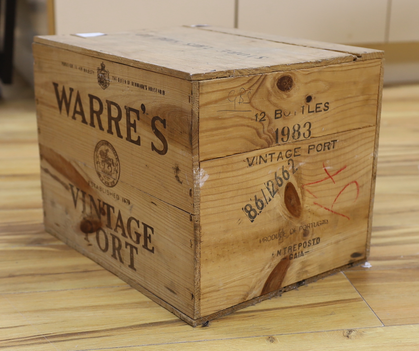 12 bottles of Warres vintage Port 1983, in OWC.